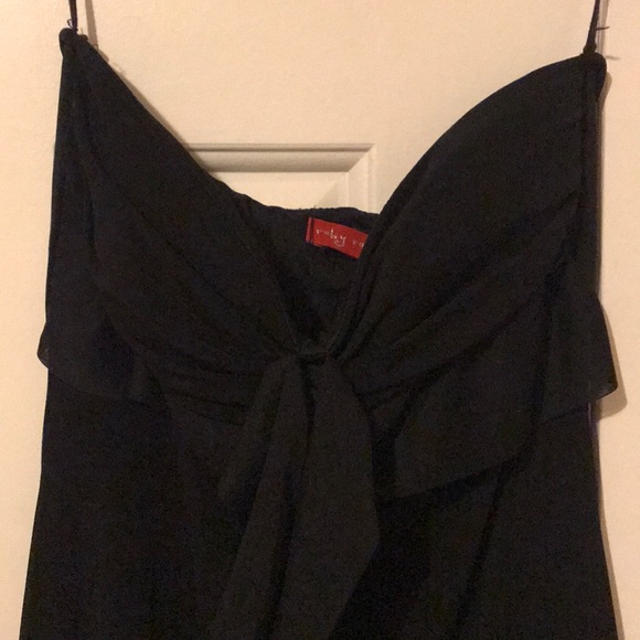 LBD Strapless - Picture 2 of 6